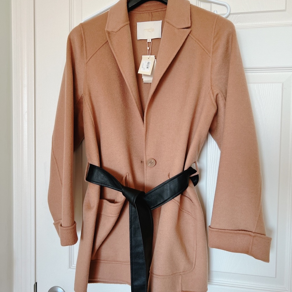 New Maje coat，size 38，camel